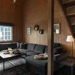 In Out Family Cabin, 12 Beds, 4br, 2 Bath, 2 Wc, Sauna, Wifi, Wash Dryer, Free Parking, Vestlia Prime, Easy Train Or Car, Oslo, Bergen, Walk To Hébergement de vacances