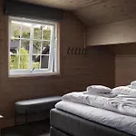 In Out Family Cabin, 12 Beds, 4br, 2 Bath, 2 Wc, Sauna, Wifi, Wash Dryer, Free Parking, Vestlia Prime, Easy Train Or Car, Oslo, Bergen, Walk To Hébergement de vacances