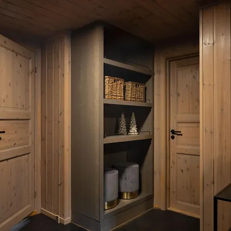 And Bike In Out Family Vestlia, 4br, 2bath, 2wc, Sauna, Free Wifi & Parking, Sommerpark & Beach, Walk To Shops & Train Oslo Bergen *