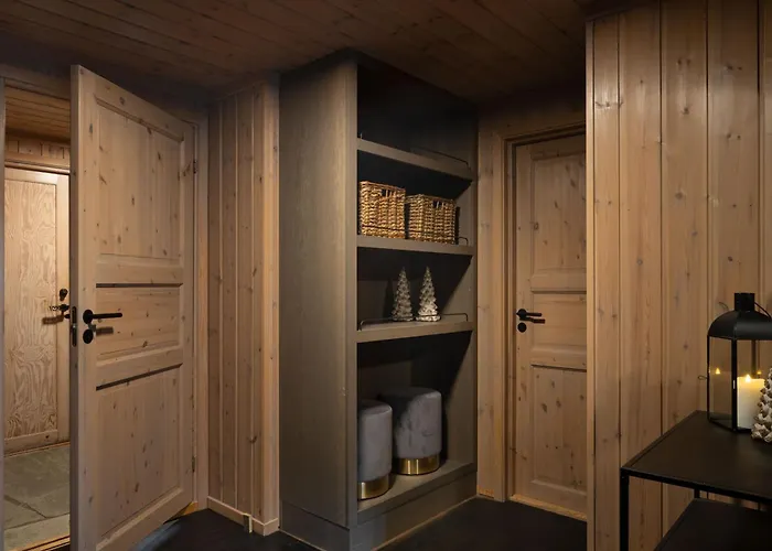 Geilo Ski In Ski Out Family Cabin, 12 Beds, 4Br, 2 Bath, 2 Wc, Sauna, Wifi, Wash Dryer, Free Parking, Vestlia Prime, Easy Train Or Car From Bergen Or Oslo, Walk To All *