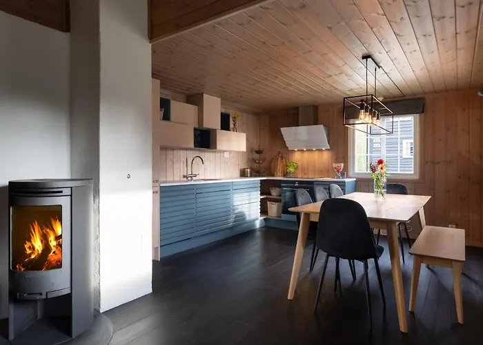 Geilo Ski In Ski Out Family Cabin, 12 Beds, 4Br, 2 Bath, 2 Wc, Sauna, Wifi, Wash Dryer, Free Parking, Vestlia Prime, Easy Train Or Car From Bergen Or Oslo, Walk To All *