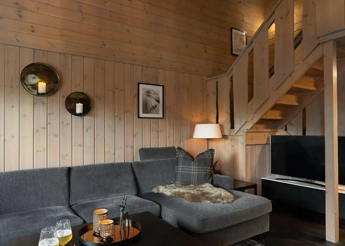 Geilo Ski In Ski Out Family Cabin, 12 Beds, 4Br, 2 Bath, 2 Wc, Sauna, Wifi, Wash Dryer, Free Parking, Vestlia Prime, Easy Train Or Car From Bergen Or Oslo, Walk To All Geilo