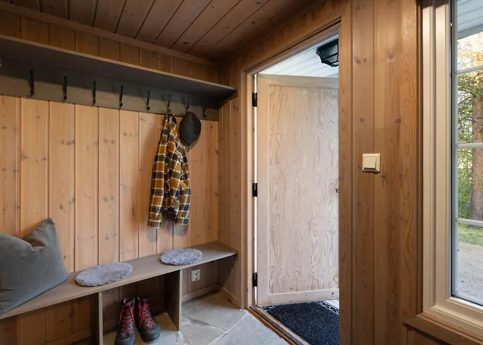 Geilo Ski In Ski Out Family Cabin, 12 Beds, 4Br, 2 Bath, 2 Wc, Sauna, Wifi, Wash Dryer, Free Parking, Vestlia Prime, Easy Train Or Car From Bergen Or Oslo, Walk To All Geilo
